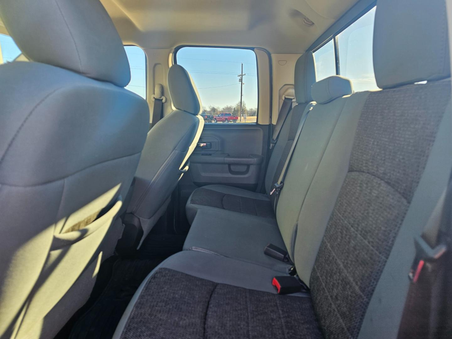 2013 GRAY RAM 1500 SLT Quad Cab 2WD (1C6RR6GT1DS) with an 5.7L V8 OHV 16V engine, 6-Speed Automatic transmission, located at 533 S Seven Points BLVD, Seven Points, TX, 75143, (430) 255-4030, 32.313999, -96.209351 - Photo#5